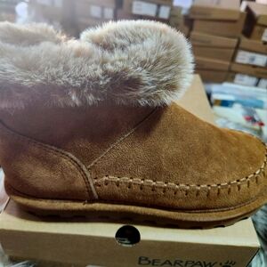NWT-N-BOX, BearPaw, Hickory Doyal Ankle Boots with Faux Fur Trim size9